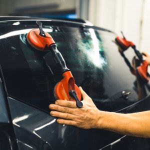 Välj rätt verkstad för snabbt rutbyte